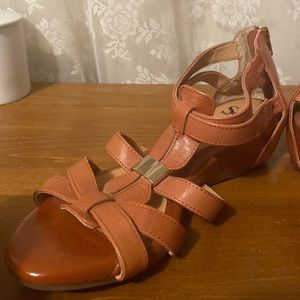 Brand new Sofft brand stroppy sandals.